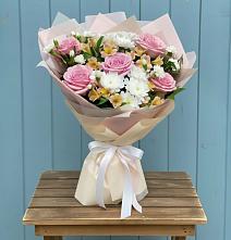 Букет цветов из:  Гвоздики, Орхидеи и Розы в Торбеево