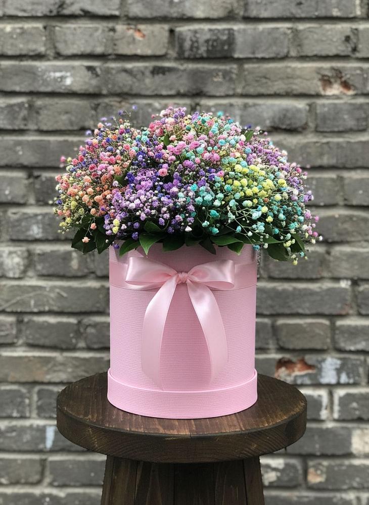 Цветочная композиция из Гипсофила и Розы в шляпной коробке в Торбеево