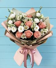 Букет цветов из:  Розы, Альстромерии и Лизиантусы в Торбеево