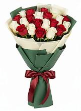 Букет Микс из красных и белых роз в Торбеево