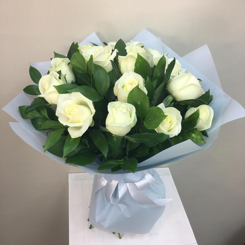 Букет 15 Белых роз Проуд в Торбеево