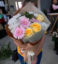Букет цветов из:  Герберы, Розы и Хризантемы в Торбеево