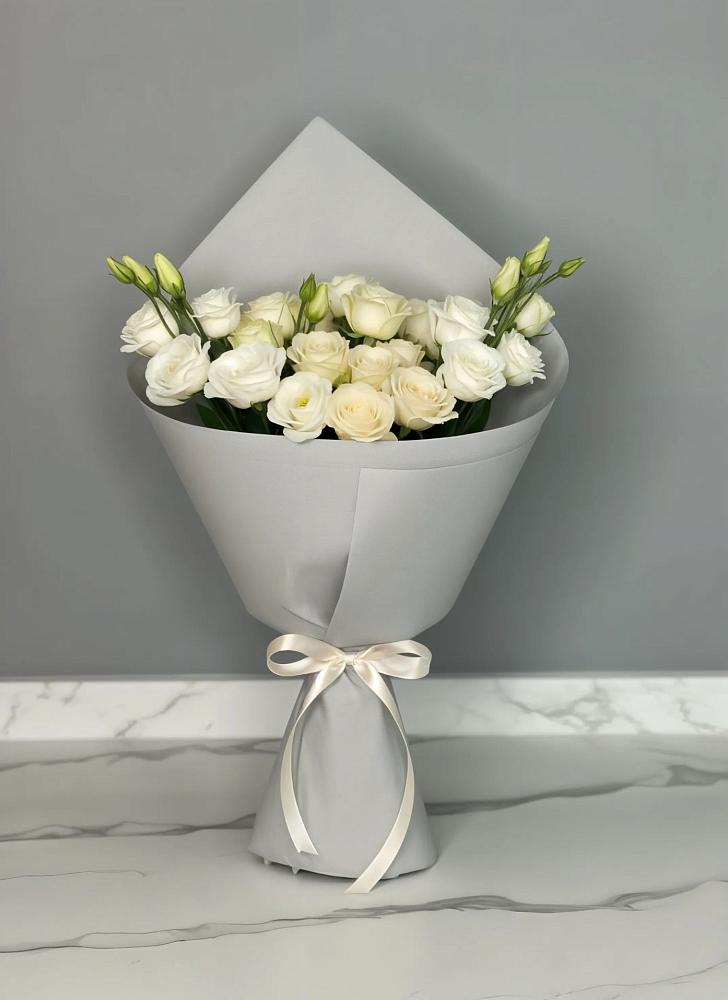 Букет цветов из: Розы и Лизиантусы в Торбеево