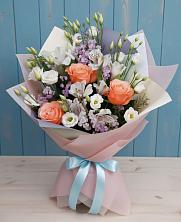 Букет цветов из:  Лизиантусы, Розы, Альстромерии и Гипсофила в Торбеево