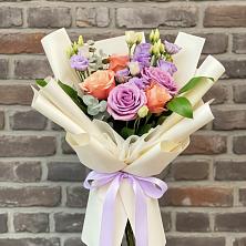 Букет цветов из:  Лизиантусы и Розы в Торбеево