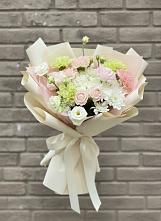Букет цветов из:  Гвоздики, Розы, Лизиантусы и Хризантемы в Торбеево