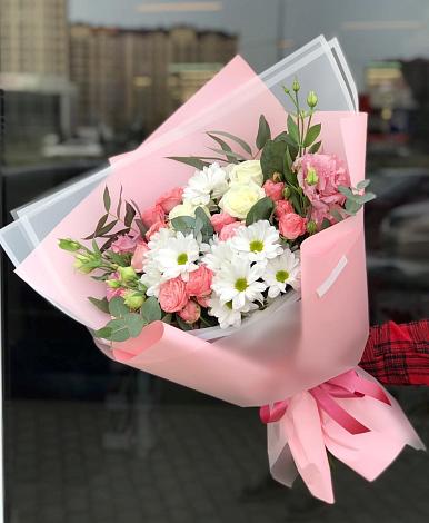 Букет цветов из: Розы, Лизиантусы и Хризантемы в Торбеево