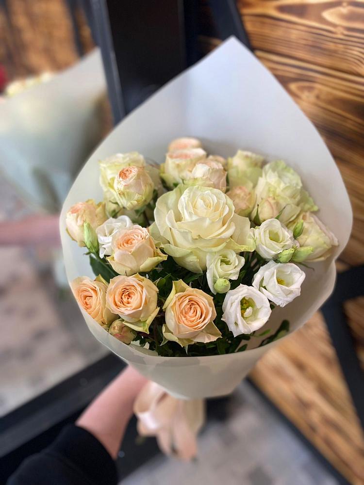 Букет цветов из: Розы и Лизиантусы в Торбеево